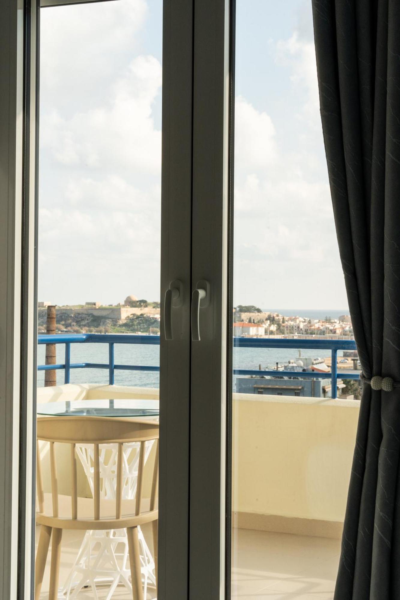 Secret View Apartment, With Private Jacuzzi Rethymno  Bagian luar foto