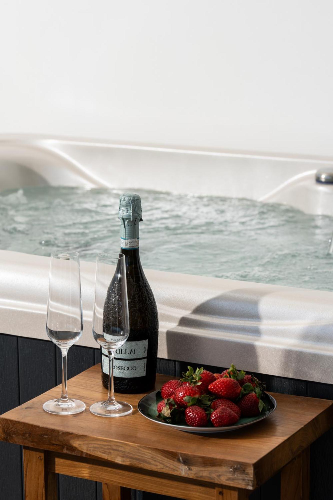 Secret View Apartment, With Private Jacuzzi Rethymno  Bagian luar foto